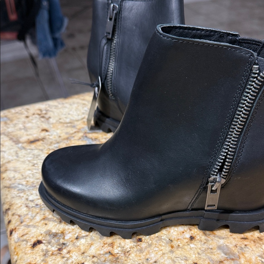 Women's Joan Of Arctic Wedge II Zip Bootie Leather Ankle Boots 5.5